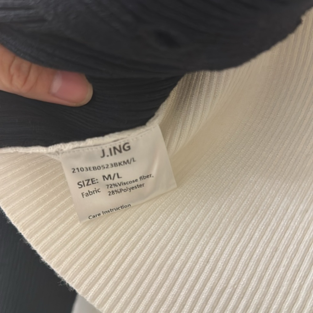 J.ING Long Sleeve Crop Top Sweater - Picture 3 of 3
